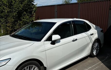 Toyota Camry, 2020 год, 3 300 000 рублей, 2 фотография