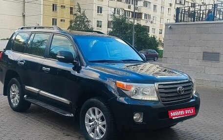Toyota Land Cruiser 200, 2015 год, 2 550 000 рублей, 2 фотография