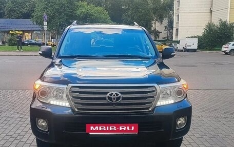 Toyota Land Cruiser 200, 2015 год, 2 550 000 рублей, 4 фотография