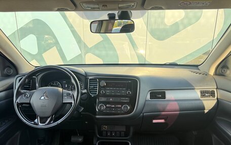 Mitsubishi Outlander III рестайлинг 3, 2017 год, 1 697 000 рублей, 2 фотография