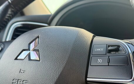 Mitsubishi Outlander III рестайлинг 3, 2017 год, 1 697 000 рублей, 14 фотография