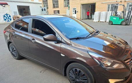 Hyundai Solaris II рестайлинг, 2015 год, 1 200 000 рублей, 2 фотография