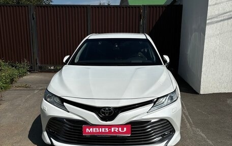 Toyota Camry, 2020 год, 3 300 000 рублей, 1 фотография