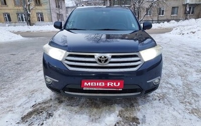Toyota Highlander III, 2013 год, 1 800 000 рублей, 1 фотография