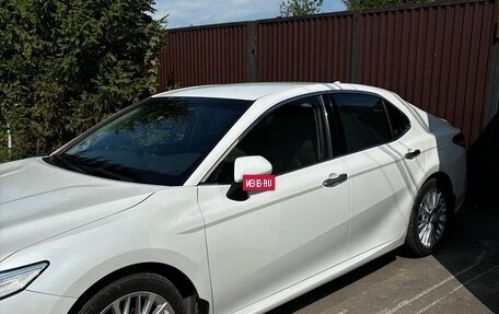 Toyota Camry, 2020 год, 3 300 000 рублей, 2 фотография