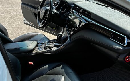 Toyota Camry, 2020 год, 3 300 000 рублей, 6 фотография