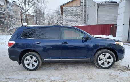 Toyota Highlander III, 2013 год, 1 800 000 рублей, 2 фотография
