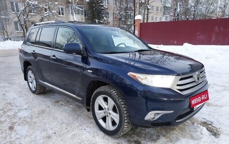 Toyota Highlander III, 2013 год, 1 800 000 рублей, 3 фотография