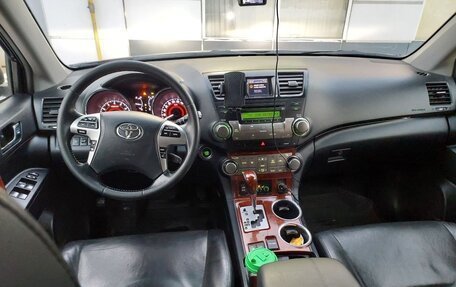 Toyota Highlander III, 2013 год, 1 800 000 рублей, 8 фотография