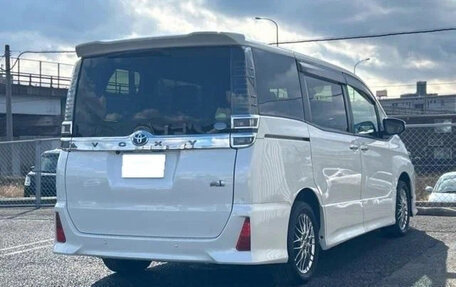 Toyota Voxy III, 2021 год, 1 799 000 рублей, 4 фотография