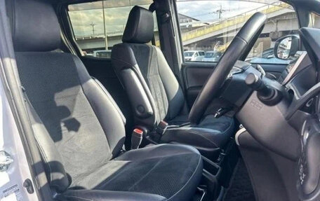 Toyota Voxy III, 2021 год, 1 799 000 рублей, 7 фотография
