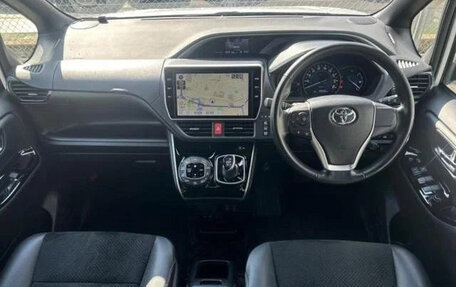 Toyota Voxy III, 2021 год, 1 799 000 рублей, 8 фотография