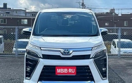 Toyota Voxy III, 2021 год, 1 799 000 рублей, 6 фотография