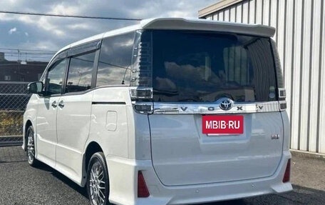 Toyota Voxy III, 2021 год, 1 799 000 рублей, 3 фотография