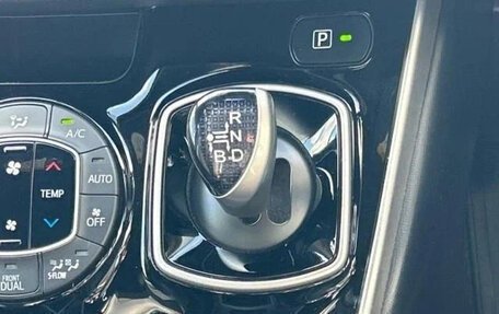 Toyota Voxy III, 2021 год, 1 799 000 рублей, 13 фотография
