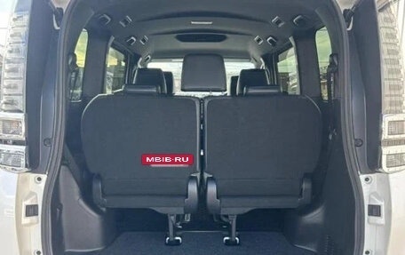 Toyota Voxy III, 2021 год, 1 799 000 рублей, 20 фотография