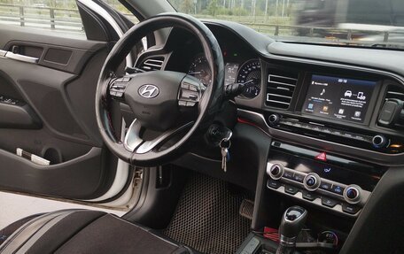Hyundai Elantra VI рестайлинг, 2019 год, 880 000 рублей, 11 фотография