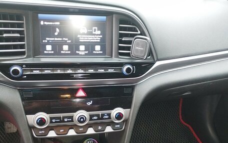Hyundai Elantra VI рестайлинг, 2019 год, 880 000 рублей, 10 фотография