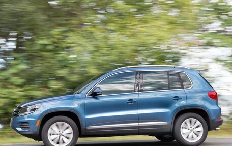 Volkswagen Tiguan I, 2012 год, 898 000 рублей, 2 фотография