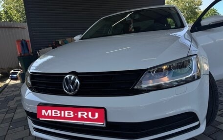Volkswagen Jetta VI, 2015 год, 1 150 000 рублей, 2 фотография