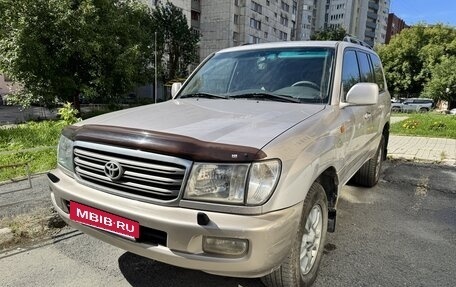 Toyota Land Cruiser 100 рестайлинг 2, 2004 год, 1 990 000 рублей, 2 фотография