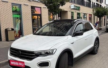 Volkswagen T-Roc I, 2020 год, 2 495 000 рублей, 2 фотография