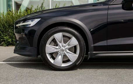 Volvo V60 Cross Country II, 2020 год, 3 750 000 рублей, 9 фотография