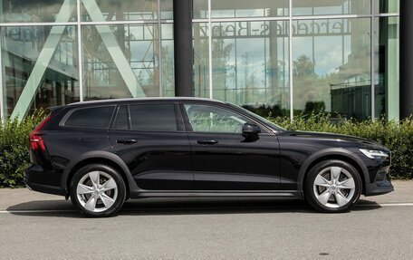 Volvo V60 Cross Country II, 2020 год, 3 750 000 рублей, 8 фотография
