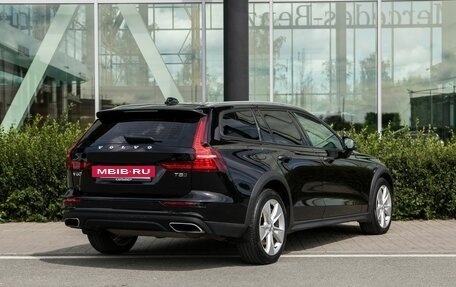 Volvo V60 Cross Country II, 2020 год, 3 750 000 рублей, 2 фотография