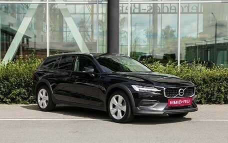 Volvo V60 Cross Country II, 2020 год, 3 750 000 рублей, 5 фотография