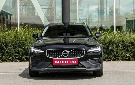 Volvo V60 Cross Country II, 2020 год, 3 750 000 рублей, 3 фотография