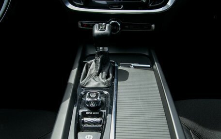 Volvo V60 Cross Country II, 2020 год, 3 750 000 рублей, 23 фотография
