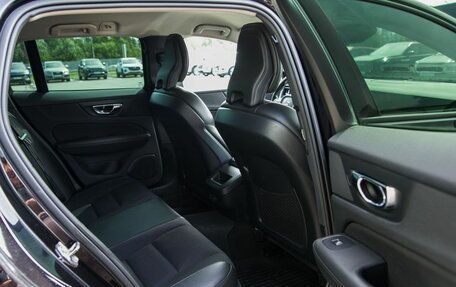 Volvo V60 Cross Country II, 2020 год, 3 750 000 рублей, 13 фотография