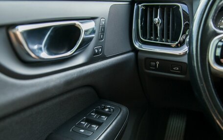 Volvo V60 Cross Country II, 2020 год, 3 750 000 рублей, 24 фотография