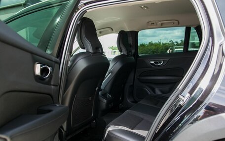 Volvo V60 Cross Country II, 2020 год, 3 750 000 рублей, 14 фотография