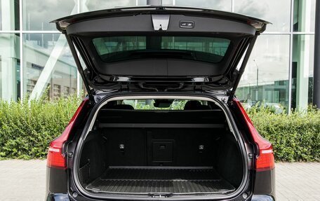 Volvo V60 Cross Country II, 2020 год, 3 750 000 рублей, 28 фотография