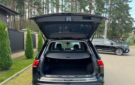 Volkswagen Tiguan II, 2021 год, 2 490 000 рублей, 11 фотография