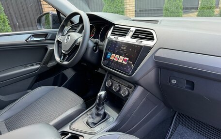 Volkswagen Tiguan II, 2021 год, 2 490 000 рублей, 20 фотография