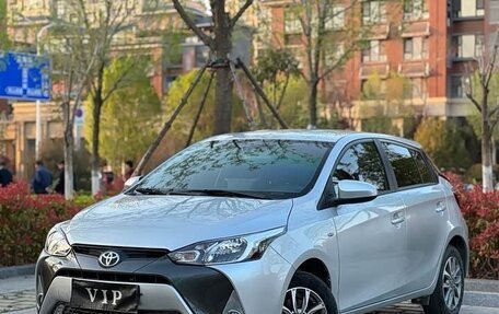 Toyota Yaris, 2022 год, 1 620 000 рублей, 3 фотография