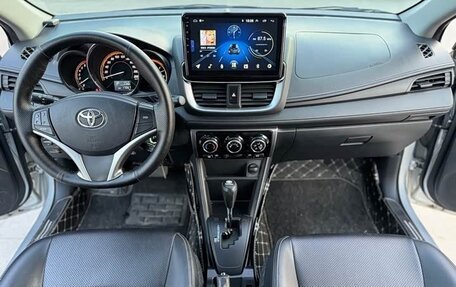 Toyota Yaris, 2022 год, 1 620 000 рублей, 10 фотография