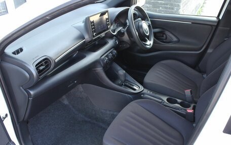 Toyota Yaris, 2020 год, 1 330 000 рублей, 16 фотография