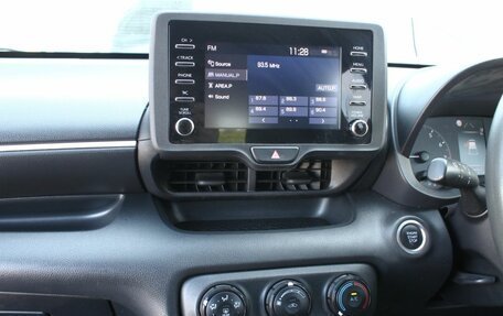 Toyota Yaris, 2020 год, 1 330 000 рублей, 17 фотография