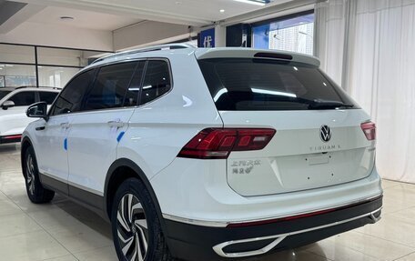Volkswagen Tiguan II, 2022 год, 2 632 000 рублей, 3 фотография