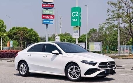 Mercedes-Benz A-Класс, 2023 год, 2 700 000 рублей, 1 фотография