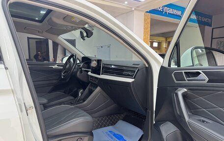 Volkswagen Tiguan II, 2022 год, 2 632 000 рублей, 18 фотография
