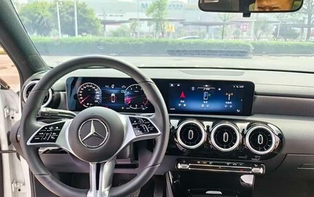 Mercedes-Benz A-Класс, 2023 год, 2 700 000 рублей, 16 фотография