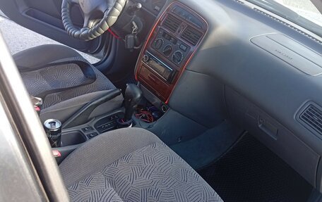 Toyota Avensis III рестайлинг, 1999 год, 400 000 рублей, 17 фотография