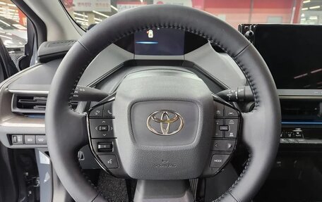 Toyota Prius IV XW50, 2026 год, 3 658 000 рублей, 6 фотография