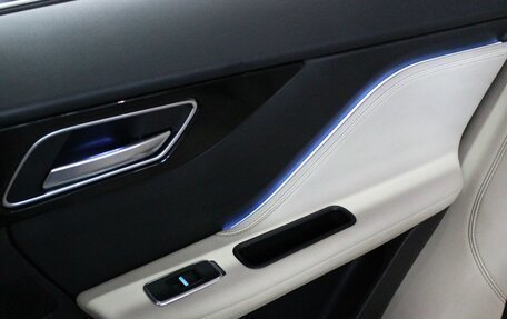 Jaguar F-Pace, 2017 год, 1 870 000 рублей, 27 фотография