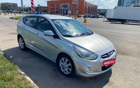 Hyundai Solaris II рестайлинг, 2012 год, 650 000 рублей, 10 фотография